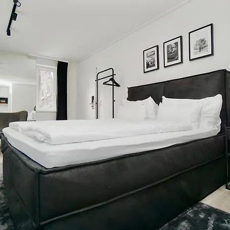 By Maier Goetzis- Kontaktloser Check-in